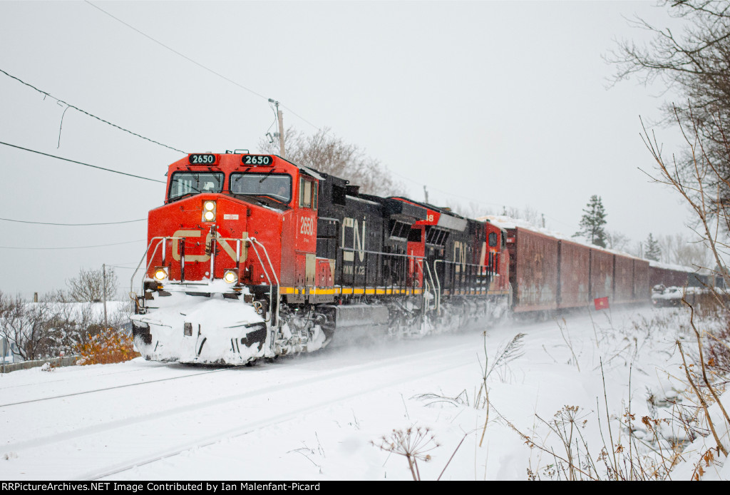 CN 2650 leads 403 at lAnse-Au-Sable